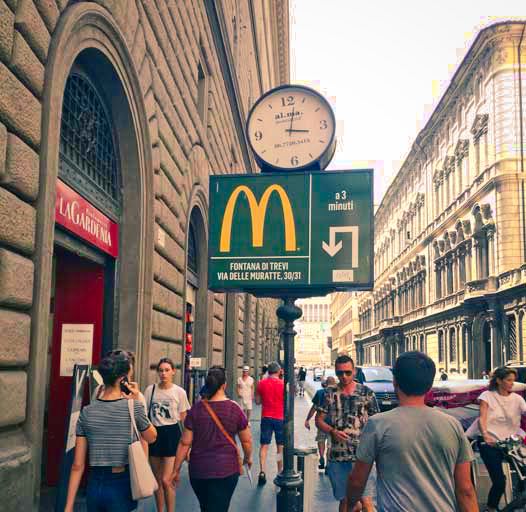 Via del Corso - Centro Storico Via del Corso - Centro Storico